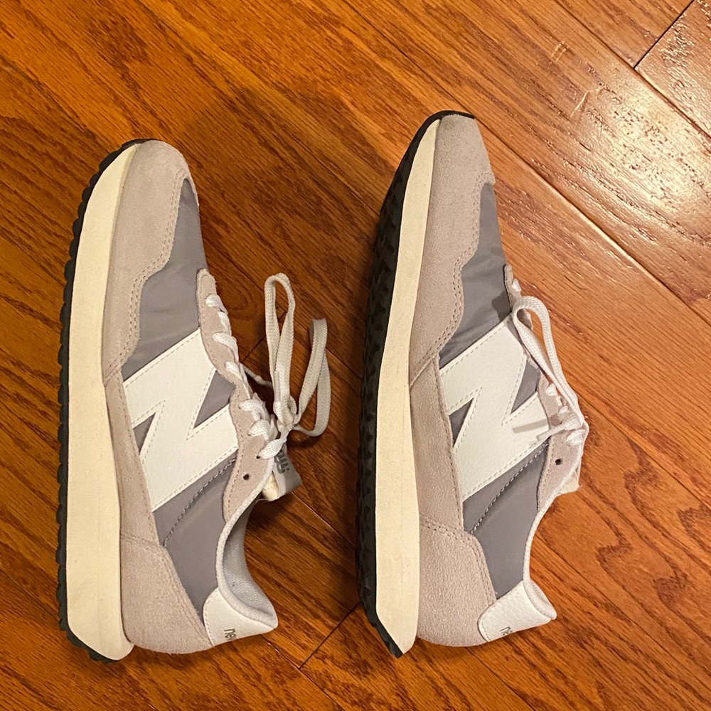 New Balance Men's Gray and White Sneakers 237